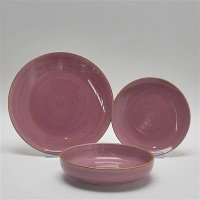 斑点のあるロマンチックな手描きの食器